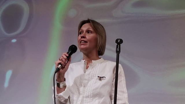 Анна Сеничева - "Синенькая юбочка, ленточка в косе"