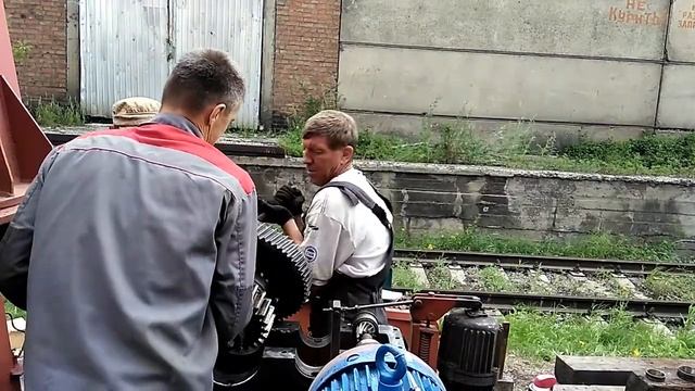 ЗАМЕНА ПОДШИПНИКОВ ХОДОВОГО РЕДУКТОРА НА КОЗЛОВОМ КРАНЕ. КРАНОВЩИК. CRANE OPERATOR IN RUSSIA