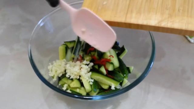 Обалденный САЛАТ из ОГУРЦОВ! смотреть онлайн