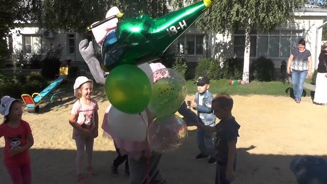 ТАНЦУЕМ ,ПОЗДРАВЛЯЕМ Ярослава.Садик "Сказка" смотреть онлайн