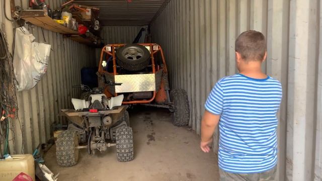 Катаемся на квадриках в первый раз! Саша и Сева на квадроцикле. Клуб Челтриал смотреть онлайн