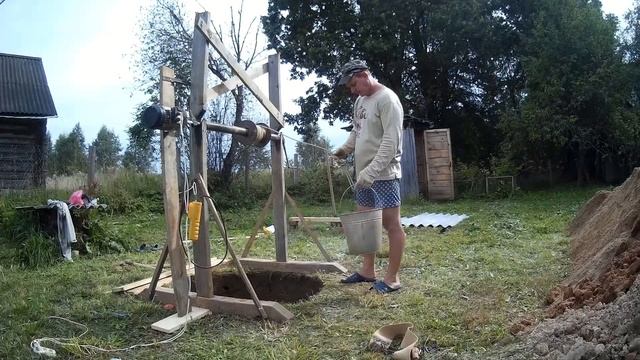 ОПАСНЫЙ ПЕСОК МОЖЕТ И ЗАСЫПАТЬ В КОЛОДЦЕ .нам поможет чудолебедка