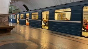 Состав из вагонов метрополитена мод.81-714/717, станция Сокол