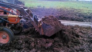Т-25 с самодельным погрузчиком 3