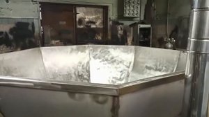Банный чан из нержавеющей стали с печью на дровах.