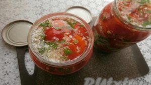 Помидоры, маринованные с хреном на зиму