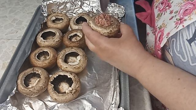 Королевские шампиньоны фаршированные мясом и сыром????