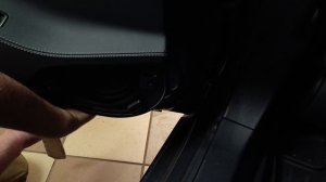 Как снять обшивку двери на автомобиле Тесла (Tesla)