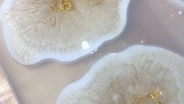 Костеры из эпоксидной смолы: эксперимент с техникой нанесения смотреть онлайн