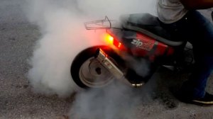 Vento Zip r3i extended 150cc scooter burnout