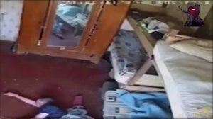 Мужик падает с кровати. Много раз