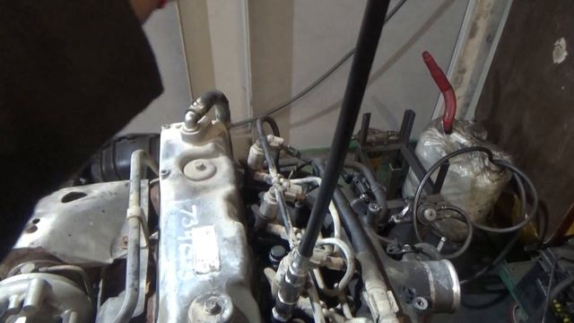 Проверка компрессии в двигателе D4DD 7346779 смотреть онлайн