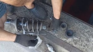 как заменить опору и подшипник передней стойки амортизатора  Volkswagen Bora фольксваген бора