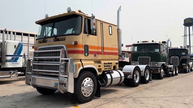 Truitt Loewen’s 1984 Ford CL9000 Cabover Semi Truck Tour смотреть онлайн