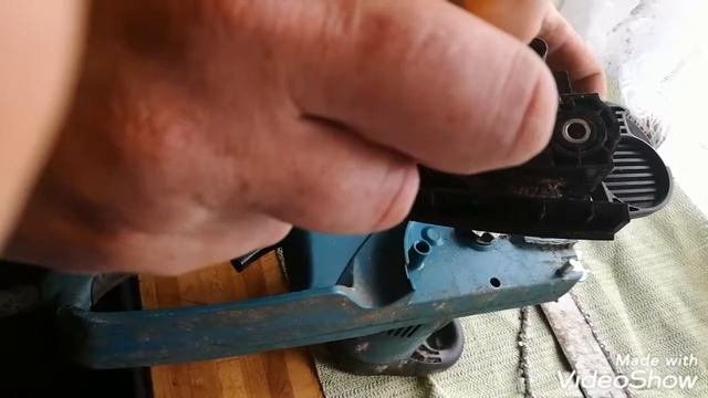 Ремонт натяжного механизма цепной электропилы Makita