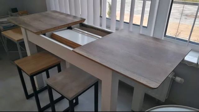 Стол с раскладным механизмом