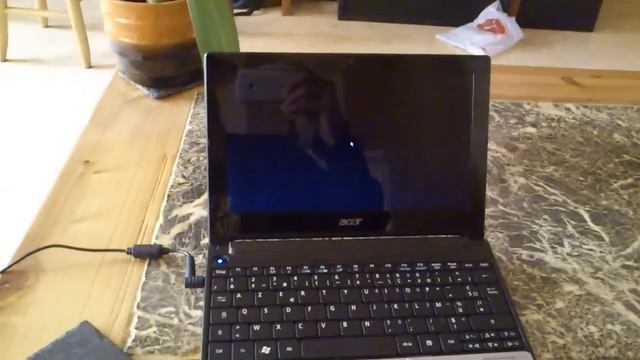 Acer D255 w/ Crucial SSD C300 смотреть онлайн