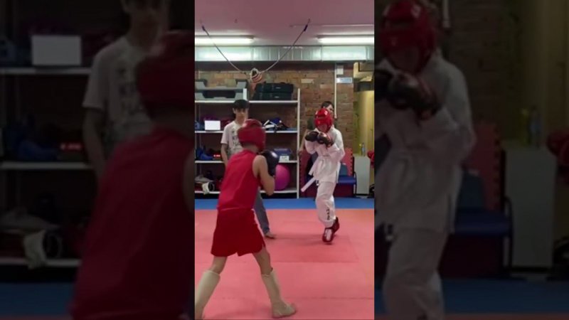 Кикбоксинг против таэквондо #taekwondo #kickboxing #fighter #kick #boxing #karate #mma #ufc #sports