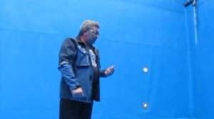 Ултрафиолетовая лампа в бассейне