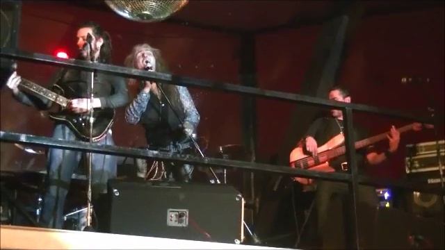 MONY LOPEZ SINNERS SHOW DOCKER DISCO смотреть онлайн