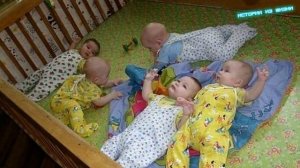 Соседи усыновили младенца. Прошло 5 лет и радости у них не видно, вот почему!