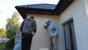 Обучаю рабочих наносить декоративную штукатурку Церезит СТ60 Техас-3. СФТК Мокрый Фасад на ППС16ф