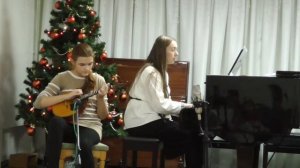 "Елочка", народная песня "Две тетери" / на домре играет Лымарева Алина