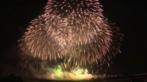 Японские фейерверки самые красивые в мире. Невозможно оторваться от экрана . Такого я не видел