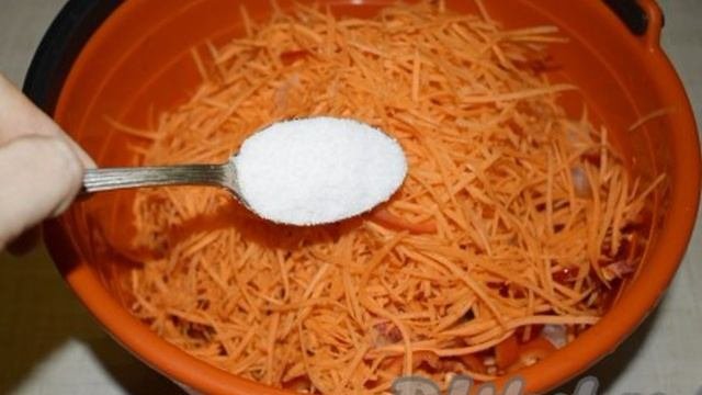 Салат из зеленых помидоров и перцев на зиму