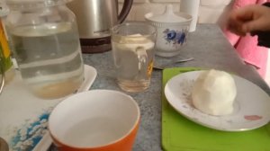 Делаю лимонный сок.