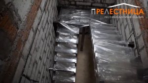 Металлический каркас лестницы серии Тандем