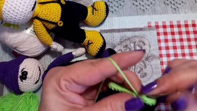 как связать гномика крючком ? || игрушки крючком для начинающих
