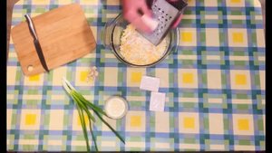 Еврейская Закуска Из Плавленного Сыра, Яиц и Чеснока
