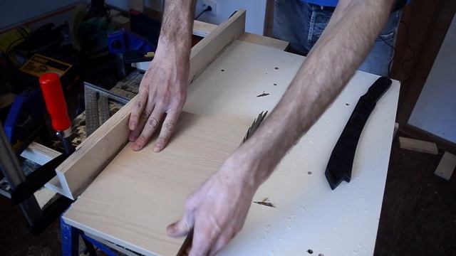 Обратный удар на циркулярной пиле смотреть онлайн