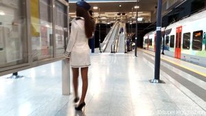 Super Legs - SLF Stewardess spotted travelling - White uniform + Beige Pantyhose + High heels