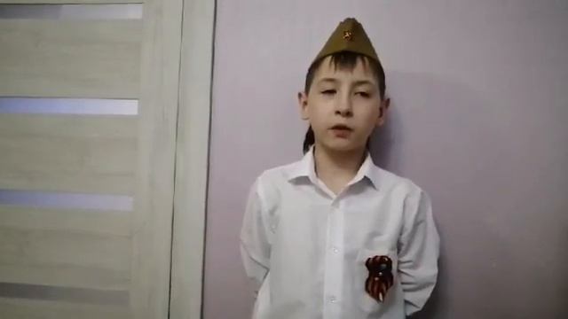 Песня "Я ангелом летал", исполняет Шварев Иван, 4 Б класс смотреть онлайн