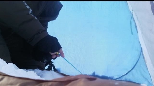 ЛОВЛЯ ОКУНЯ В ПАЛАТКЕ!!! РЫБАЛКА В -30.. РЫБА НЕ ДАЕТ ОПУСКАТЬ МОРМЫШКУ!!! ШАБЛИШ 09.03.2022 смотреть онлайн