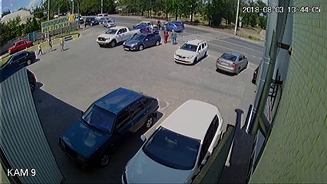 Кривой Рог збил пешехода на зебре и пытался уехать смотреть онлайн