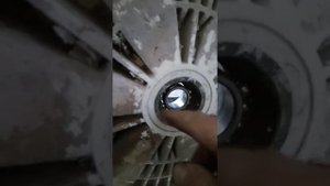 Выбивание наружной обоймы подшипника из бака стиральной машины.