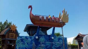 "Летучий корабль". Детский аттракцион в "Сочи парке".