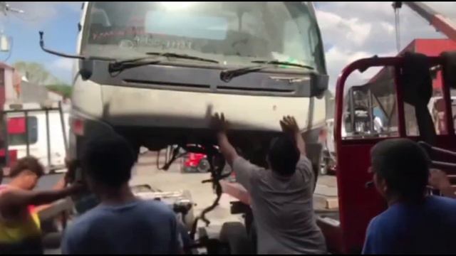 Mitsubishi Canter truck restoration (part 1) смотреть онлайн