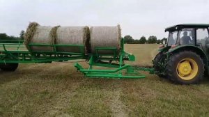 Самозагрузочный прицеп рулоновоз с Джон дир