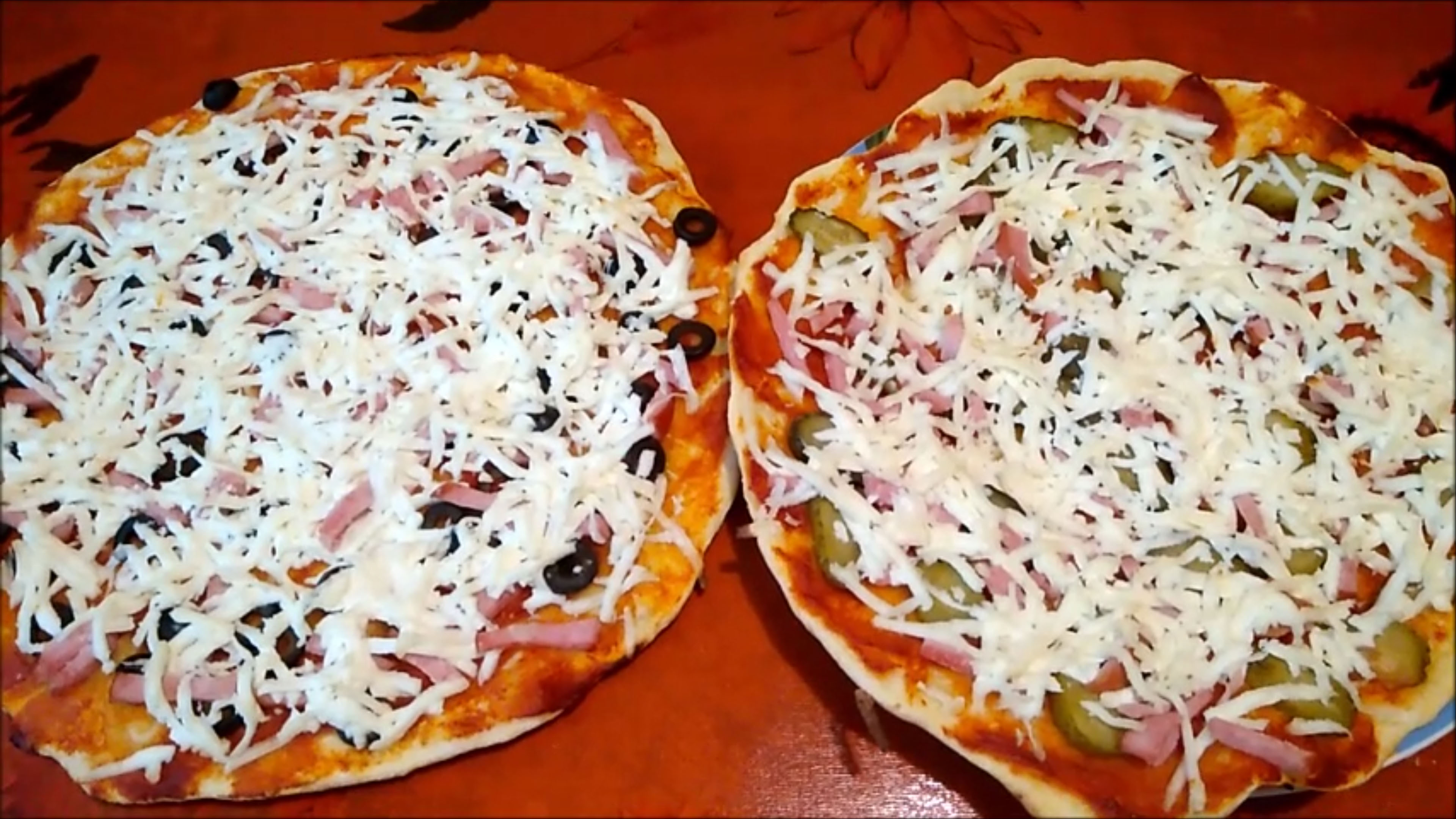 Пицца на тонком тесте с ветчиной и адыгейским сыром.mp4