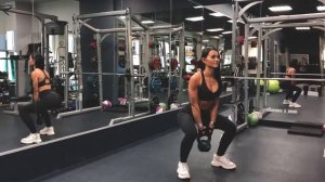 Приседания с гирей