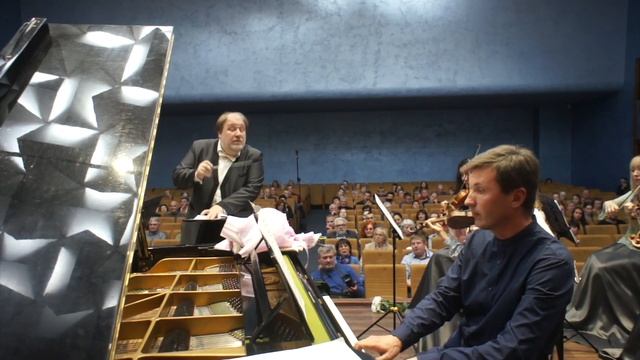 "Утомленное солнце" транскрипция Леонида Десятникова (посвящение Астору Пьяццолле) смотреть онлайн