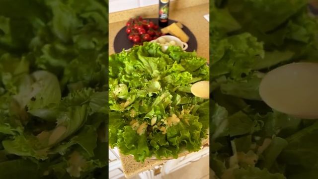 Как готовить салат цезарь с креветками