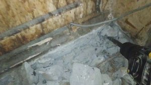 Работа перфоратором в качестве отбойника.