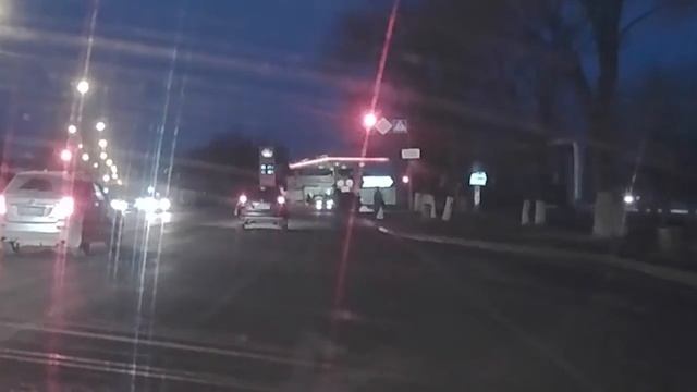 Небольшая подборка дураков на дорогах Уральска