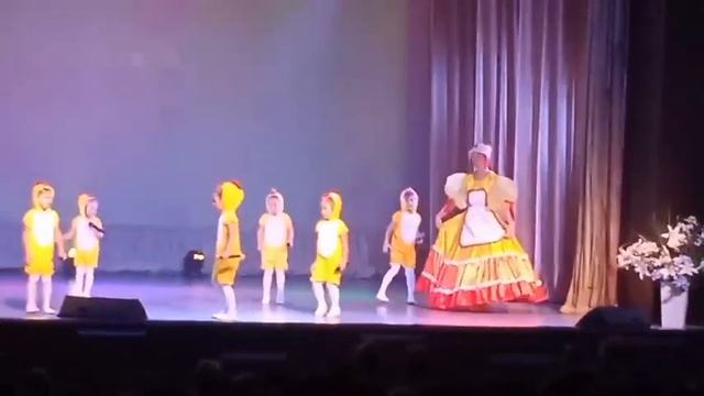 Поющие Волшебники Курочка и Цыпленок. Младшая группа 14.10.2021г. смотреть онлайн