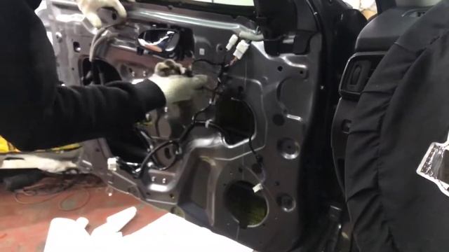 Nissan X-Trail. Двери, штатной виброизоляции, практически нет. Шумозащита. Добавили три слоя